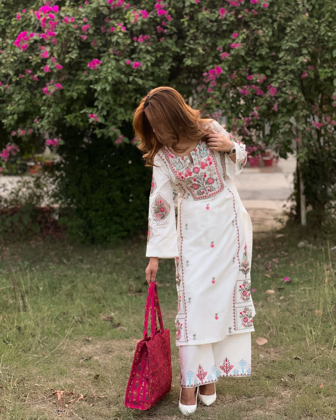 ARTICLE NAME:&nbsp; WHITE DOVE EMB 2PC